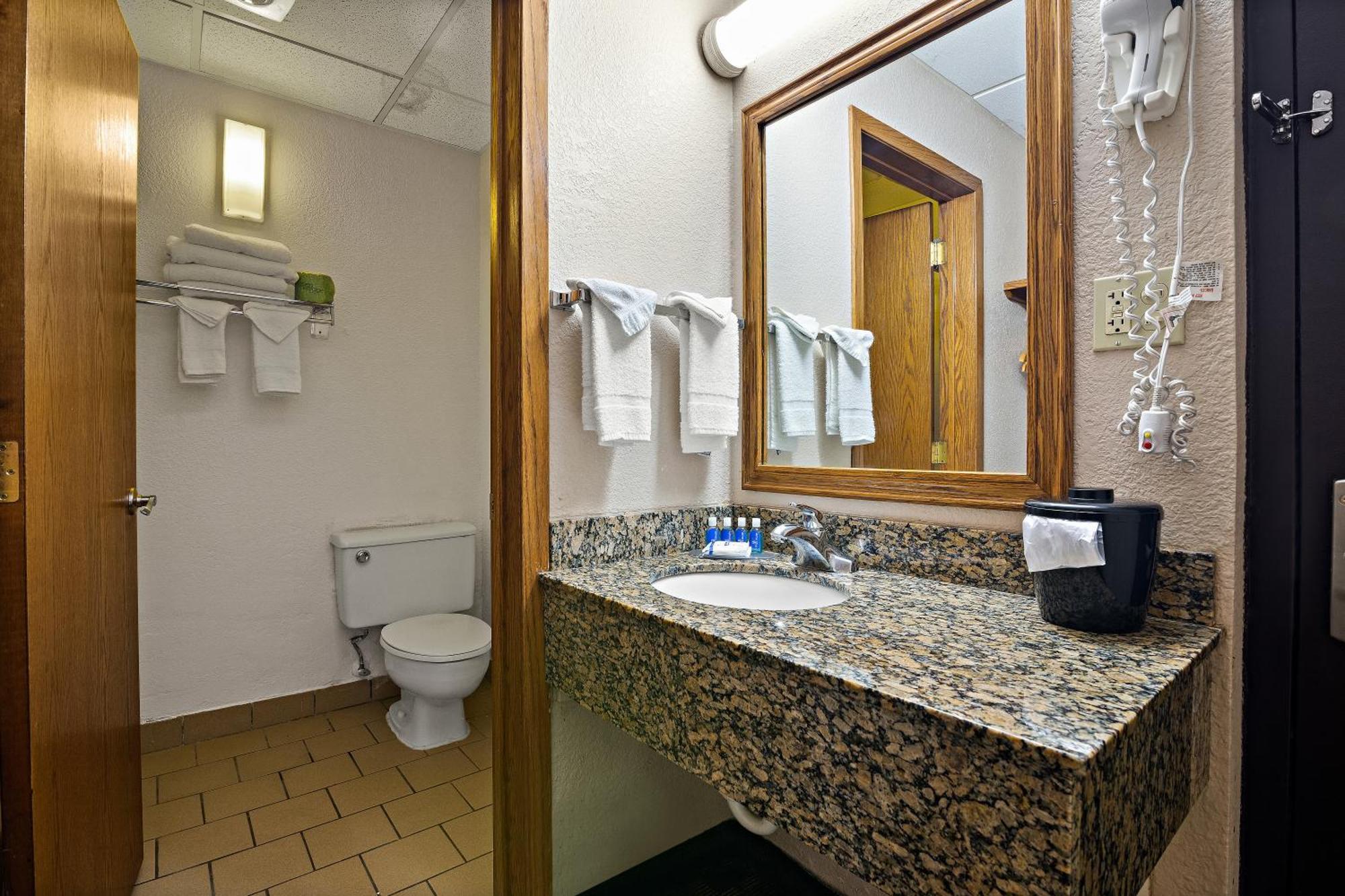 Rodeway Inn 3*